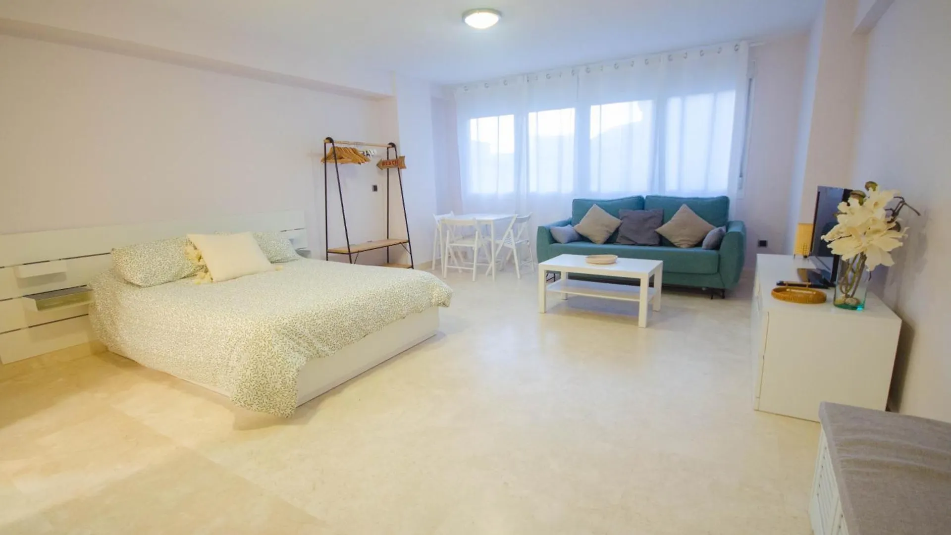 Estudio Central Beach Estepona 0*,  Španělsko